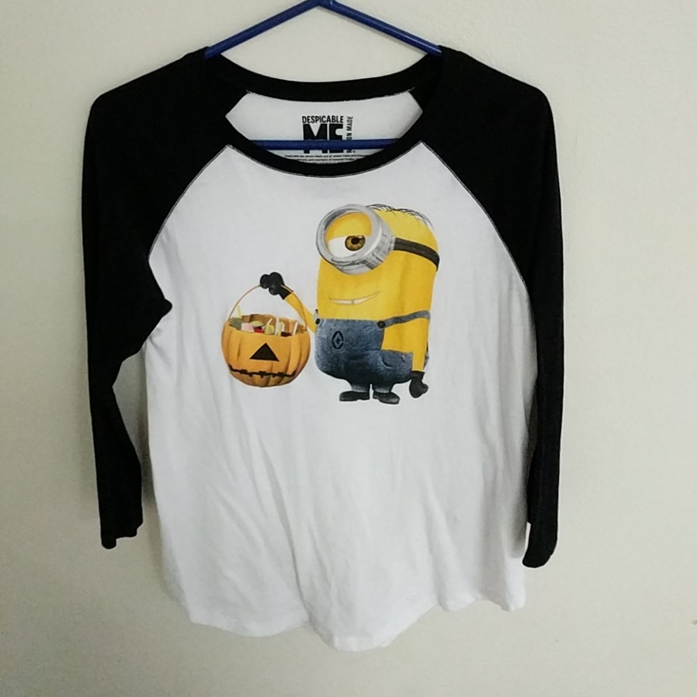 Minion holding a holloween bucket